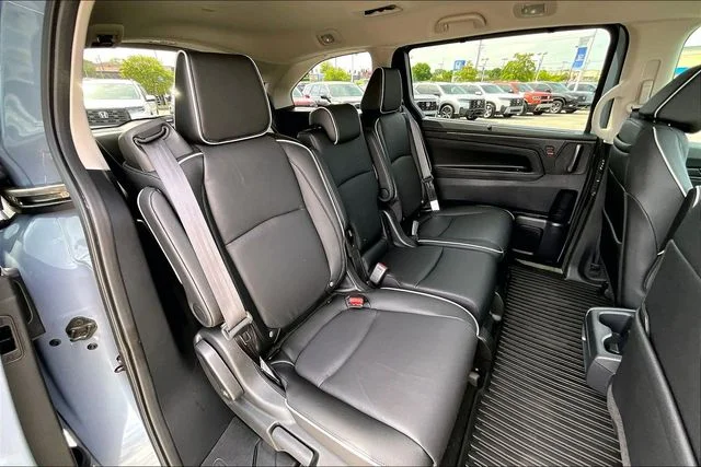 New 2026 Sonic Gray Pearl Honda Touring image 25
