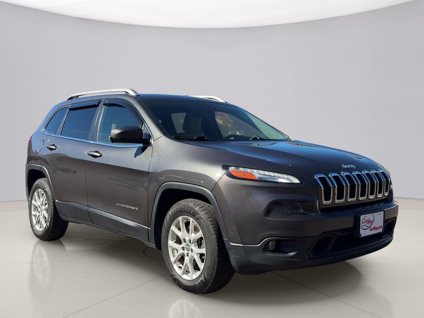 Used 2015 Grey Jeep LATITUDE image 7