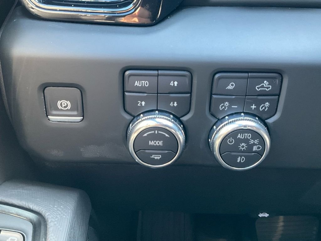 Used 2024 White GMC AT4X image 11