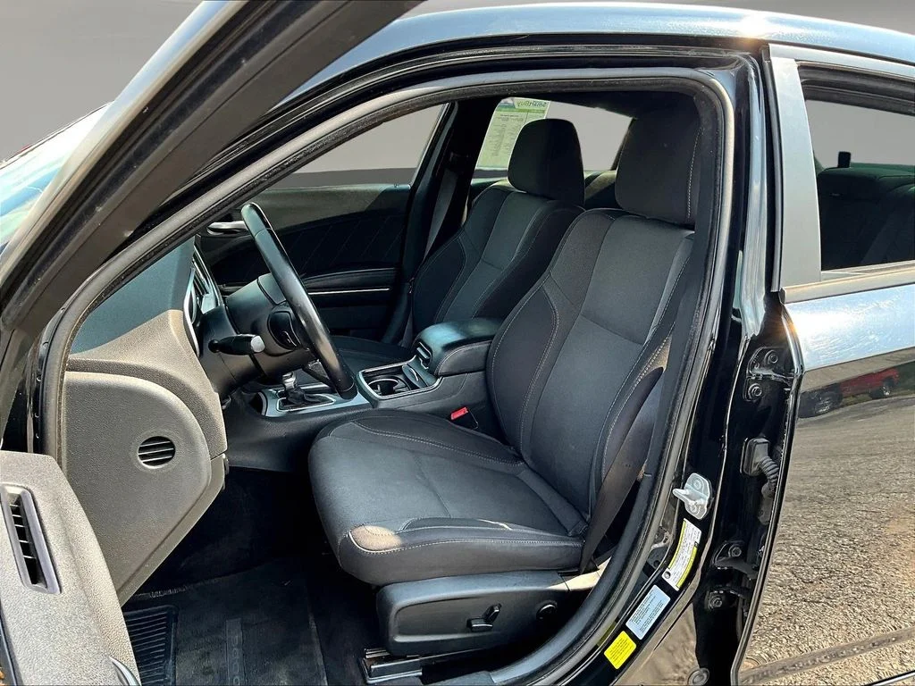 Used 2016 Black Dodge SXT image 22
