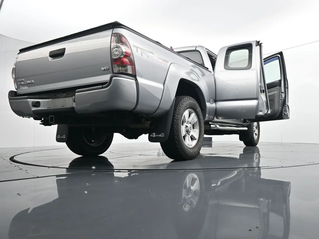 Used 2015 Silver Toyota Base image 41