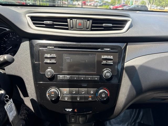 Used 2016 White Nissan S image 15