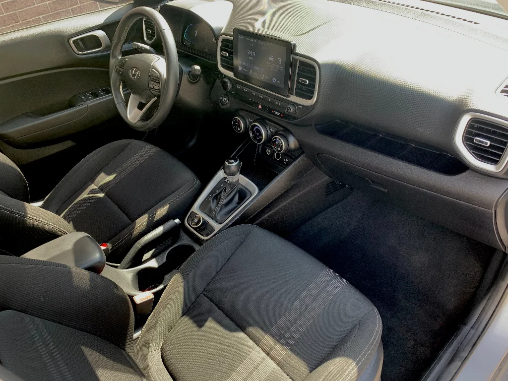 Used 2025 Shimmering Silver Hyundai SEL image 20