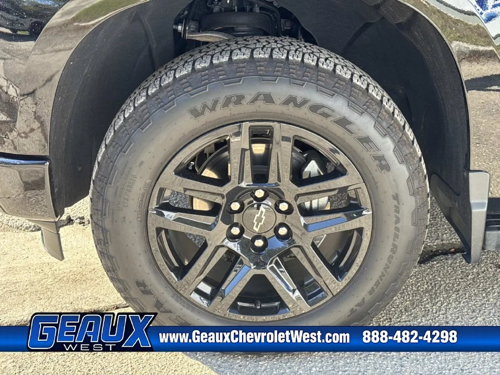 Used 2025 Black Chevrolet High Country image 12