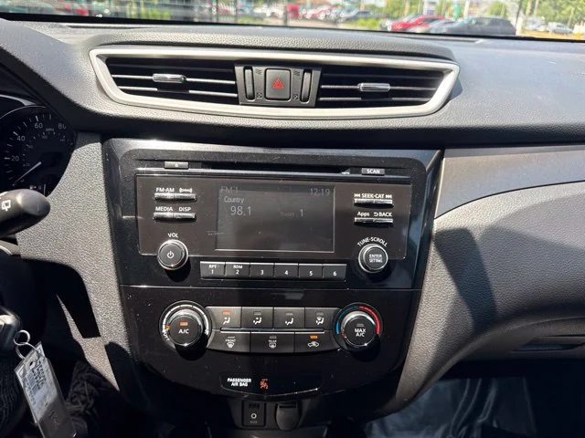 Used 2016 White Nissan S image 15