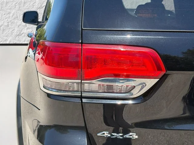 Used 2019 Diamond Black Crystal Pearlcoat Jeep Limited image 10