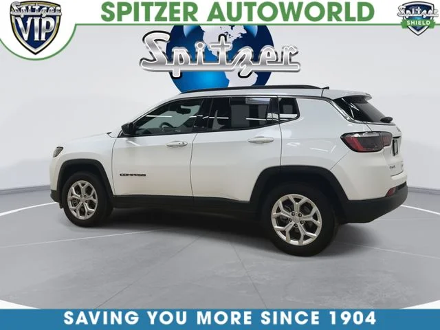 Used 2024 White Jeep Latitude image 8