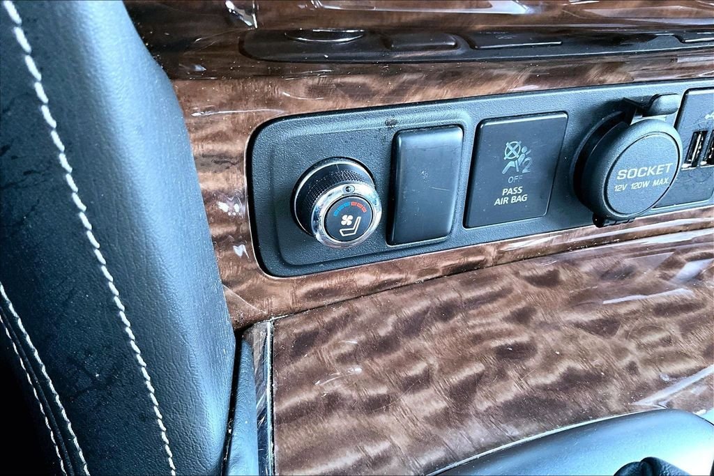 Used 2020 Gray Nissan Platinum image 24