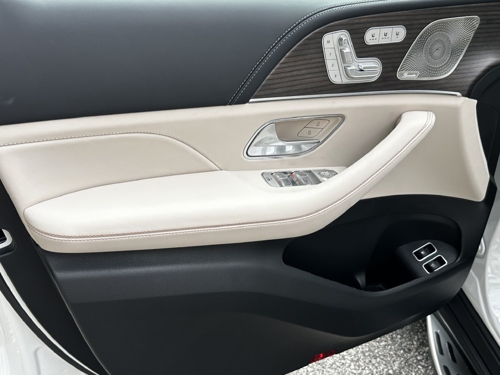New 2027 MANUFAKTUR Moonlight White Metallic Mercedes-Benz AMG® GLE 53e image 48