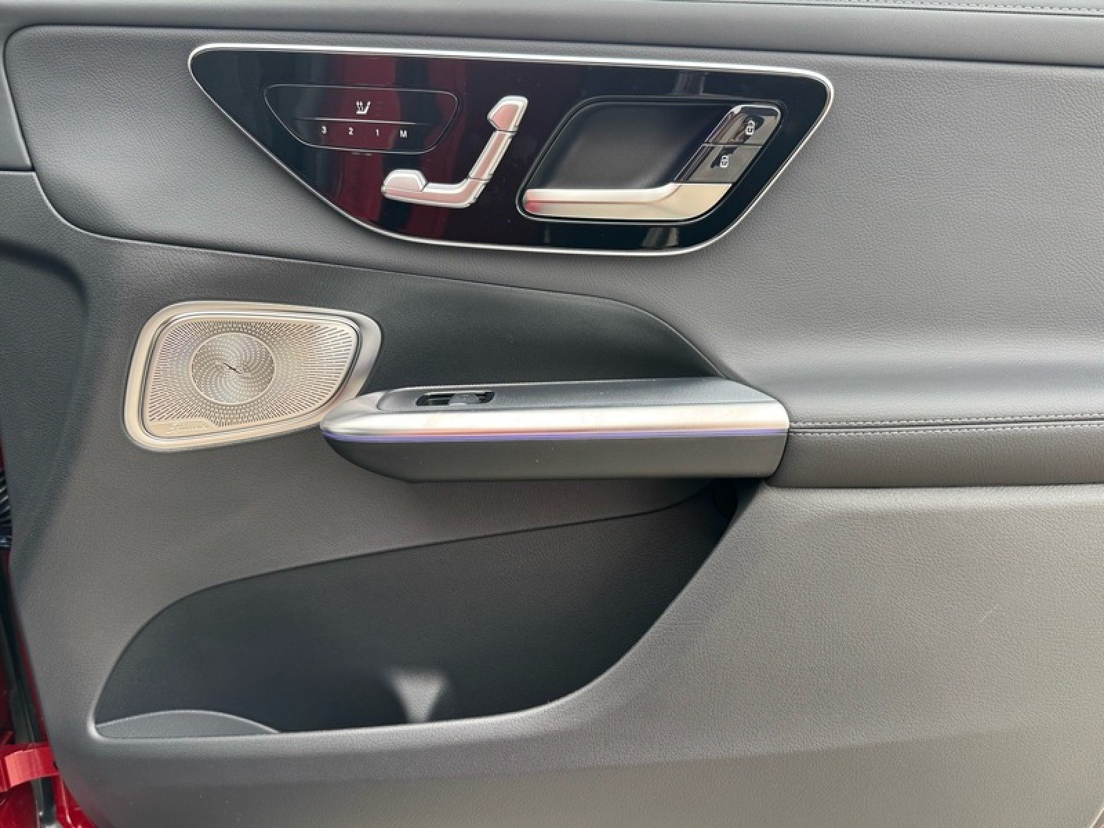 New 2026 MANUFAKTUR Patagonia Red Metallic Mercedes-Benz GLC 300 SUV image 19