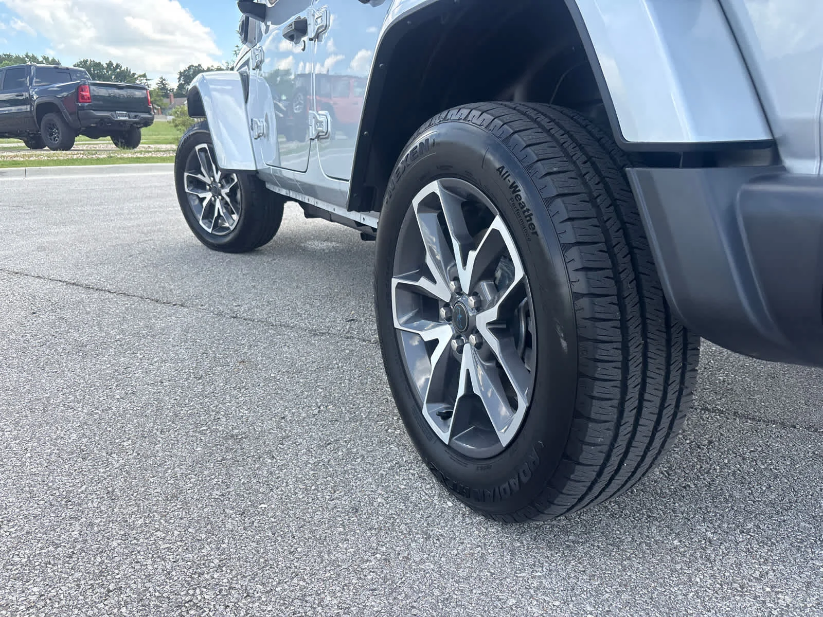 Used 2024 Silver Zynith Clearcoat Jeep Sport S image 7