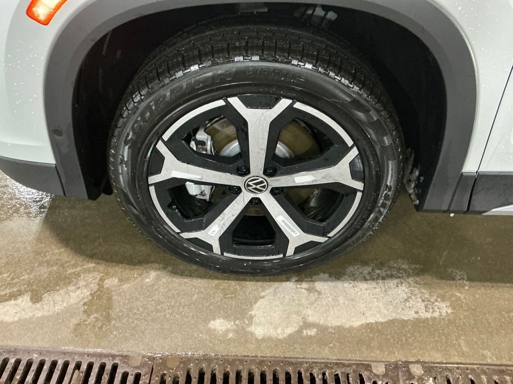 New 2026 White/off-white Volkswagen 2.0T SE image 20