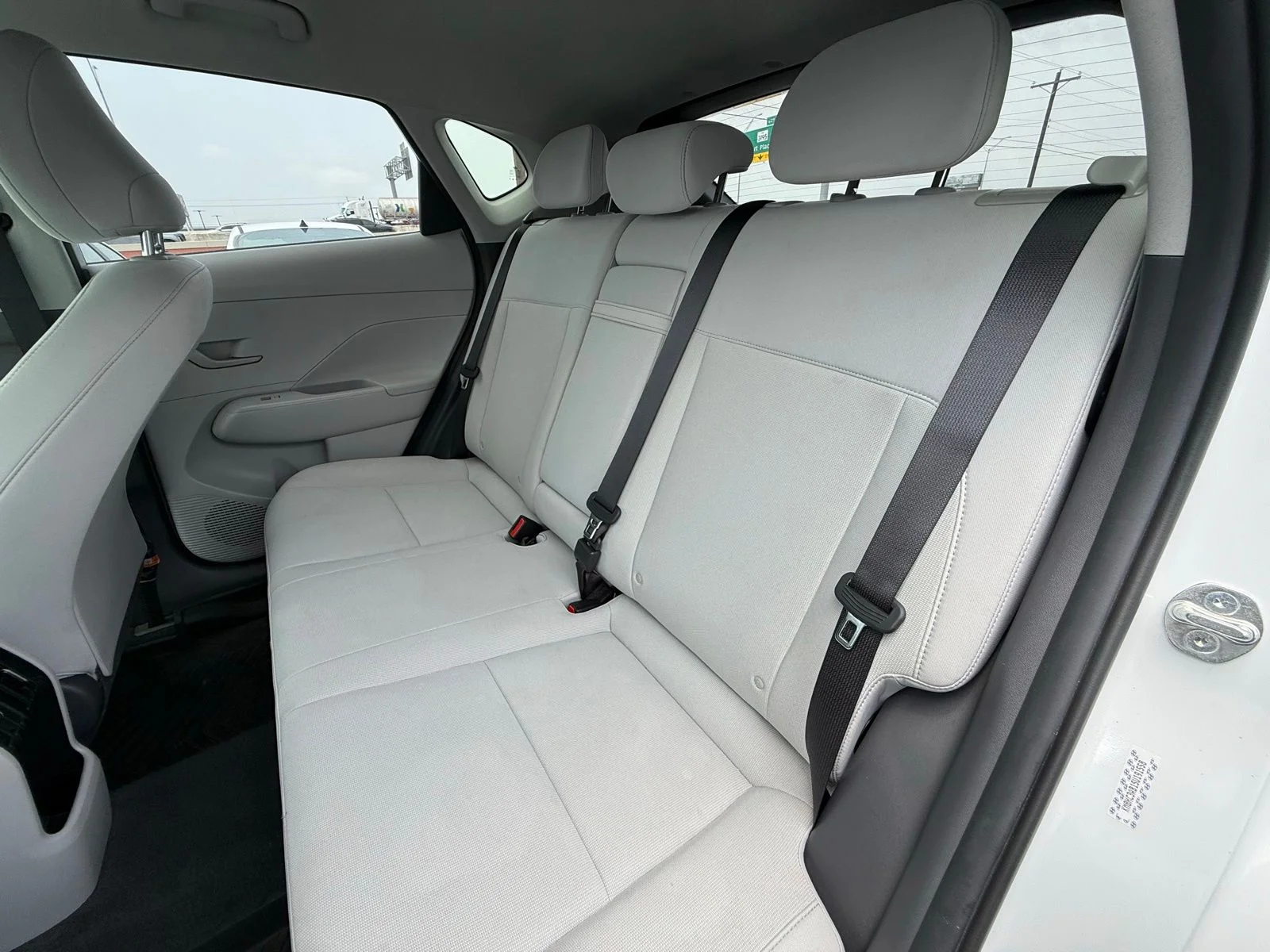 Used 2025 White Hyundai SEL Convenience image 17