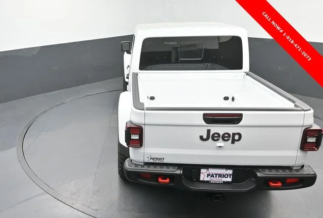 New 2026 Bright White Clear-Coat Exterior Paint Jeep Rubicon X image 38
