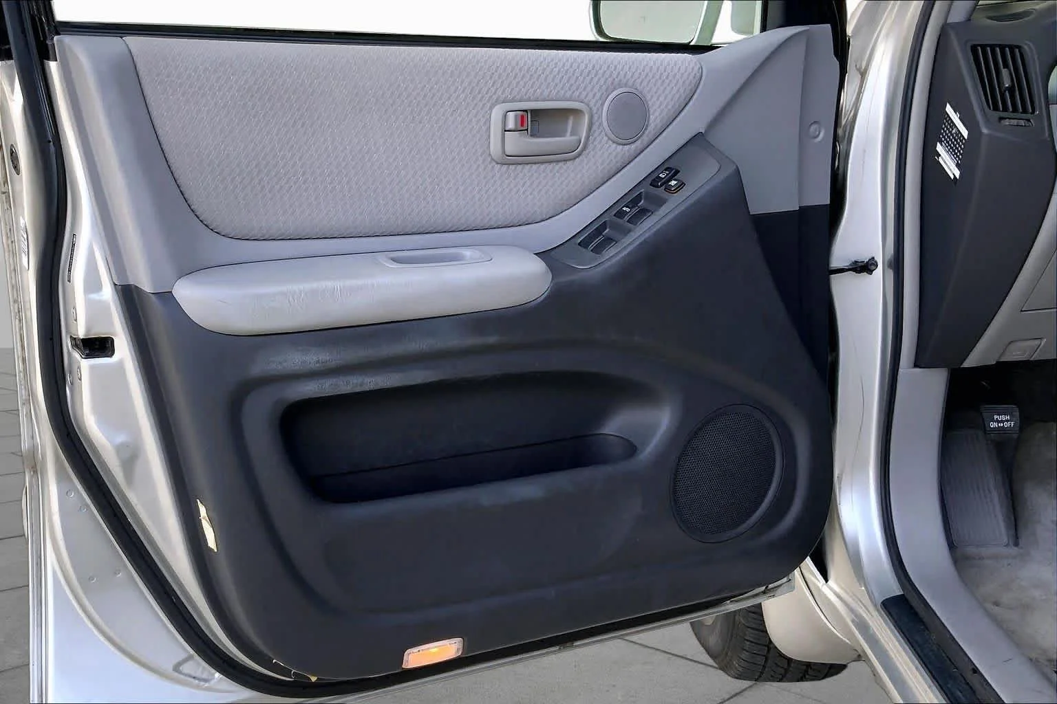 Used 2007 Millenium Silver Metallic Toyota  image 21