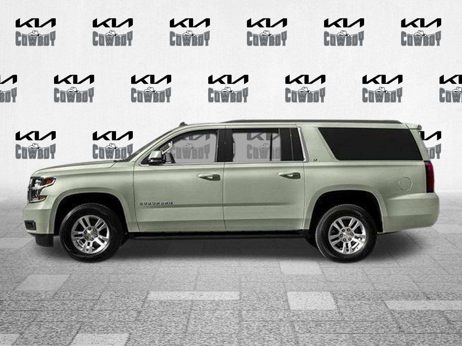Used 2017 Iridescent Pearl Tricoat Chevrolet LT 1500 image 3