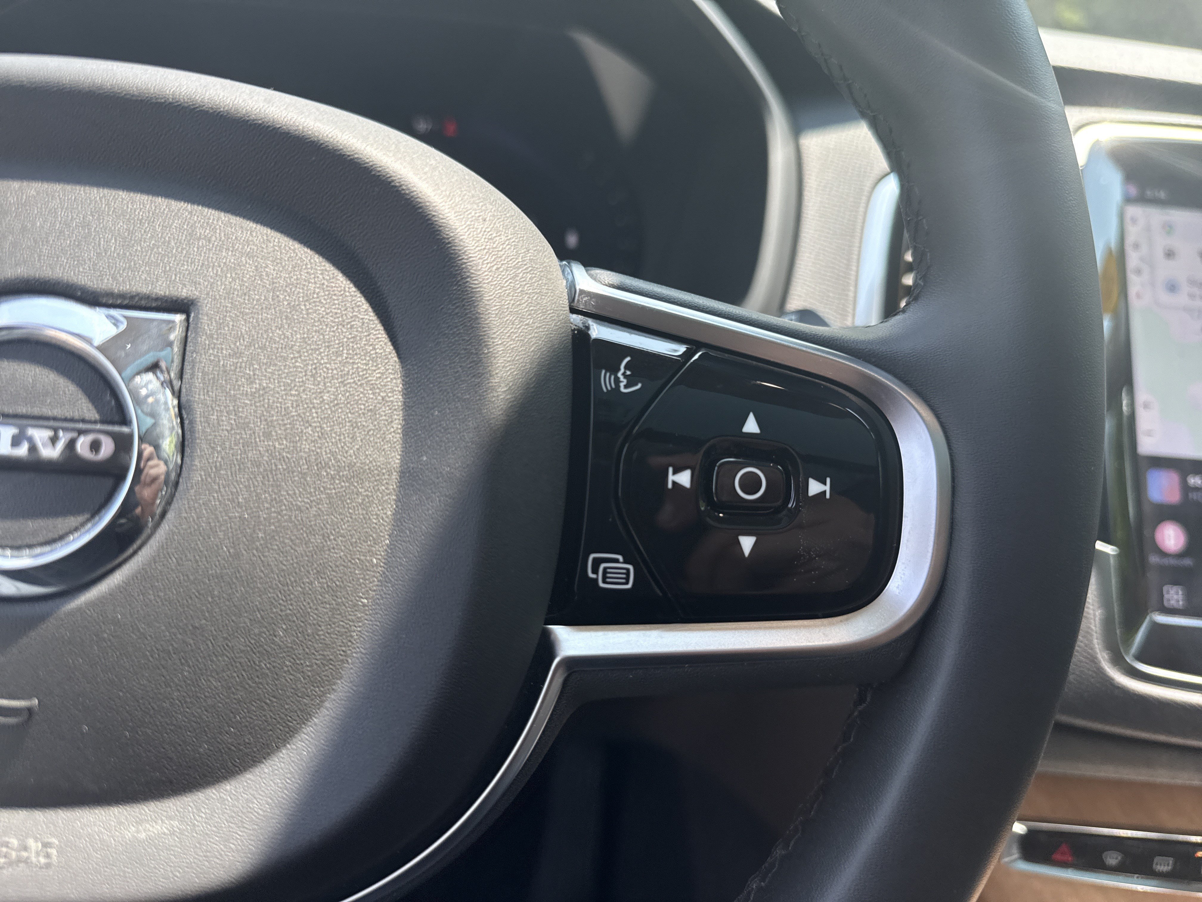 Used 2023 White Volvo Plus image 26