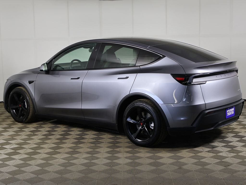 2026 Tesla Model Y Long Range - Photo 10