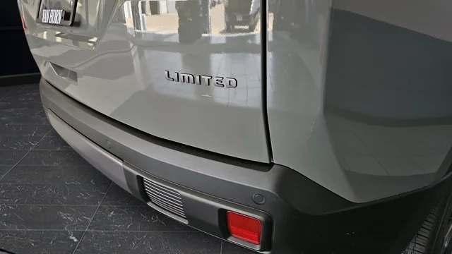 New 2026 Sting-Gray Clear-Coat Exterior Paint Jeep Limited image 39