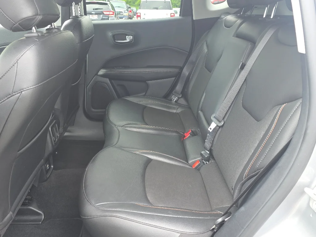Used 2021 Billet Silver Metallic Clear Coat Jeep Latitude image 28