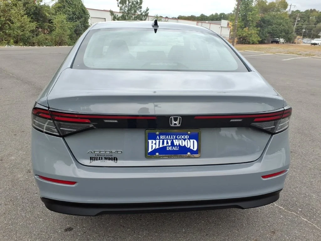 New 2026 Urban Gray Pearl Honda SE image 4