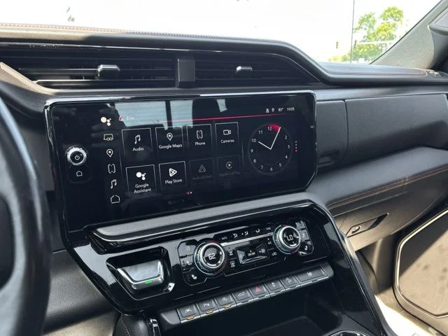 Used 2022 White GMC AT4 image 39