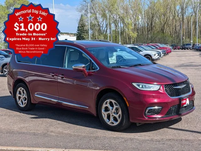 2021 Chrysler Pacifica Limited's photo