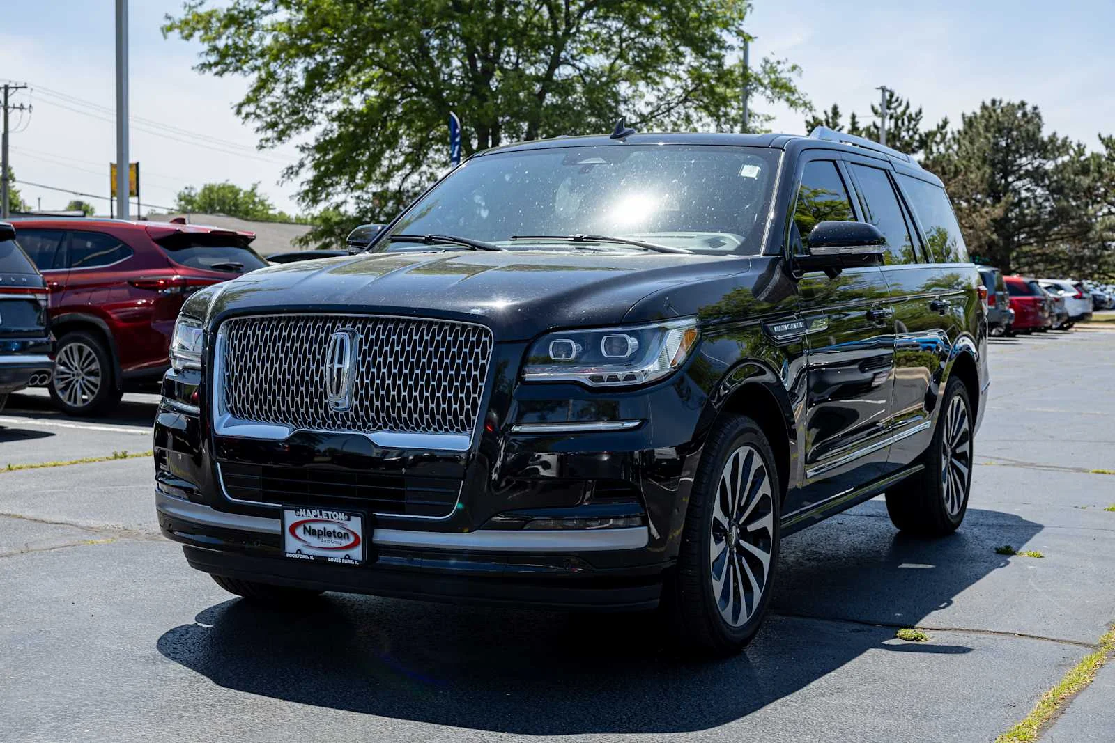 Used 2023 Infinite Black Metallic Clearcoat Lincoln Reserve image 3