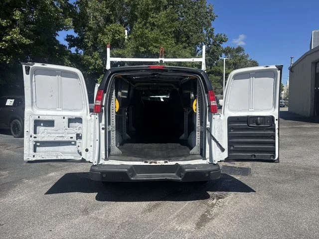 Used 2023 White GMC Work Van image 12