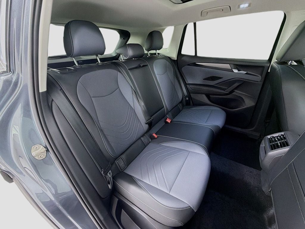 New 2026 Platinum Gray Metallic Volkswagen 2.0T SE 4MOTION image 29