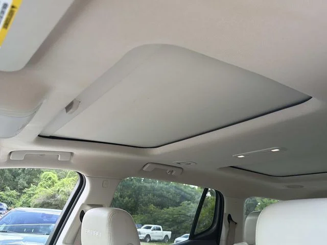 Used 2022 White GMC Denali image 37