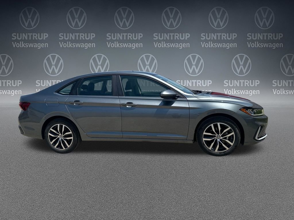 Used 2025 Gray Volkswagen 1.5T SE image 40