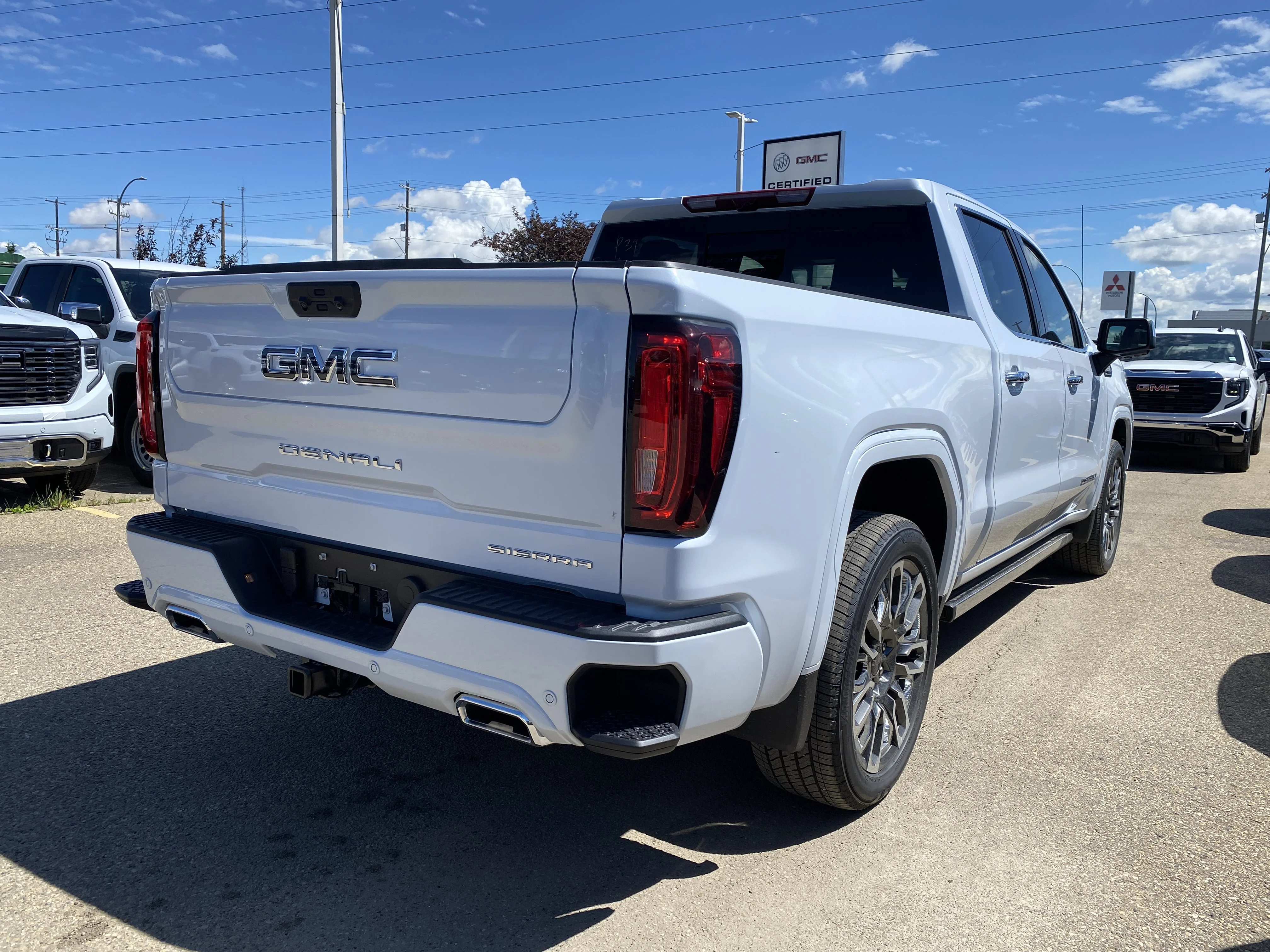 New 2026 GLACIER WHITE TRICOAT GMC Denali Ultimate image 7