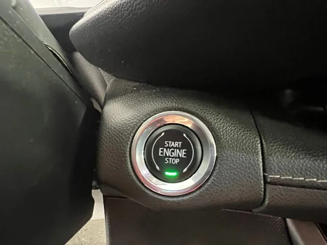 Used 2022 Black Buick Essence image 19