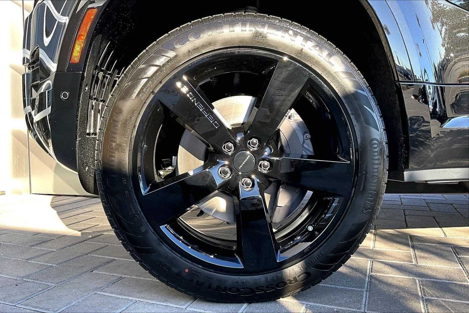 New 2026 Santorini Black LAND ROVER X-Dynamic SE image 12