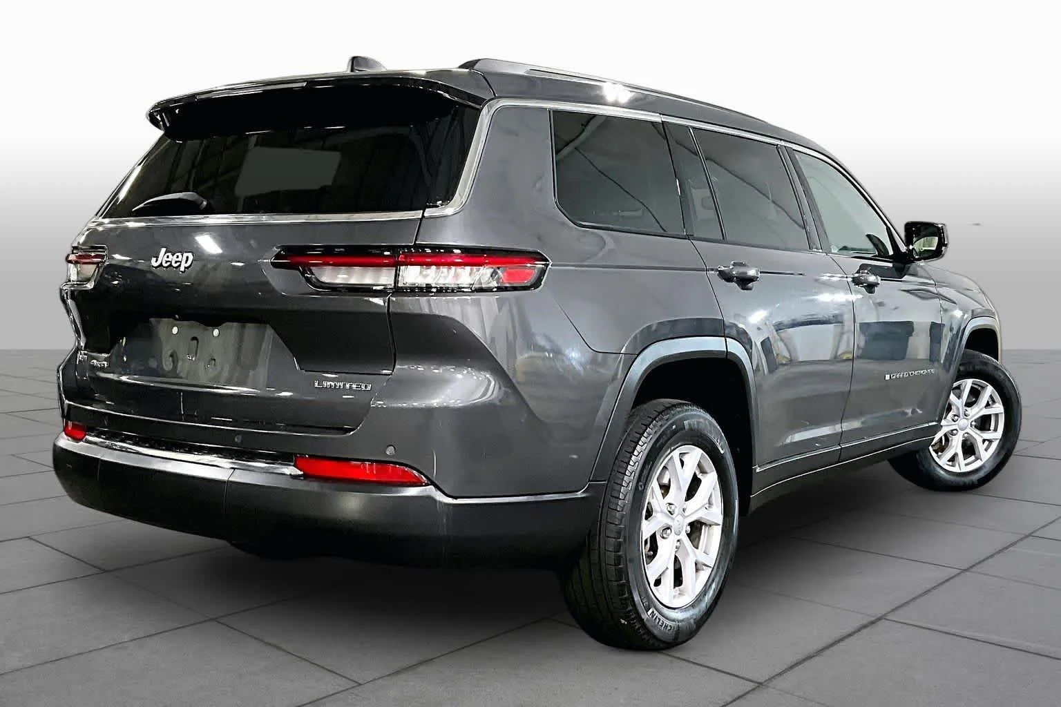 Used 2022 Baltic Gray Metallic Clearcoat Jeep Limited image 13