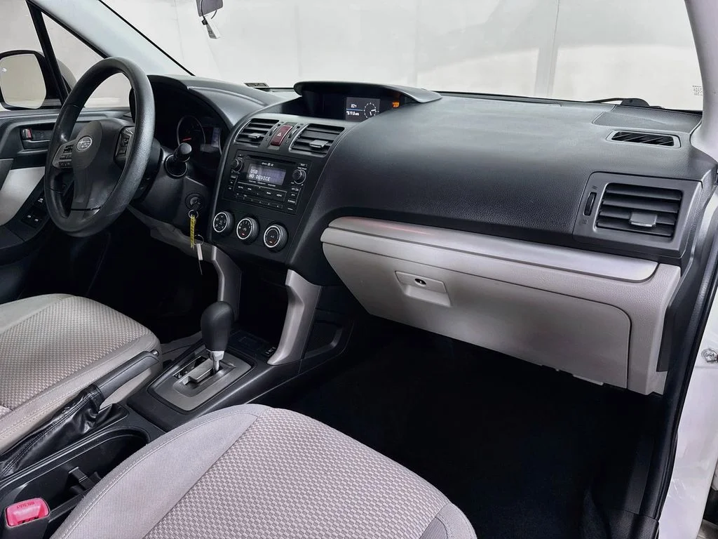 Used 2015 White Subaru 2.5i Premium image 34