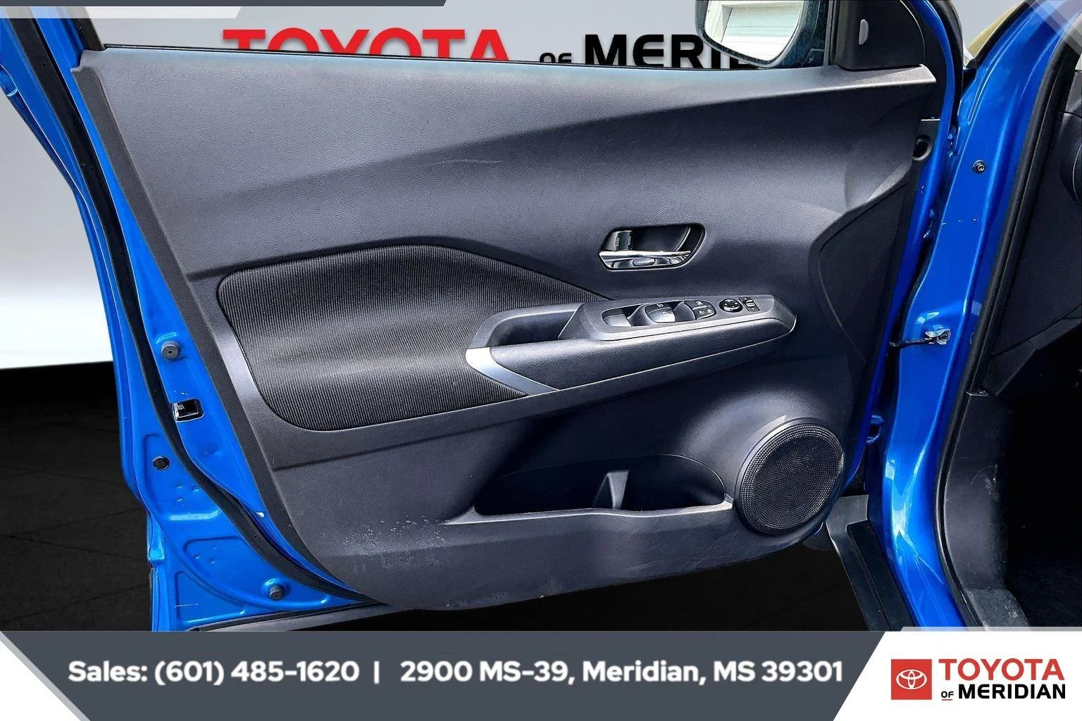 Used 2024 Electric Blue Metallic/Super Black Nissan SV image 16