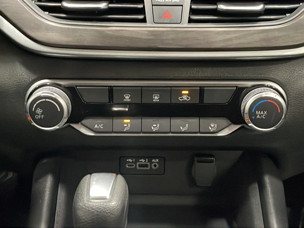 Used 2025 Silver Nissan 2.5 SV image 20