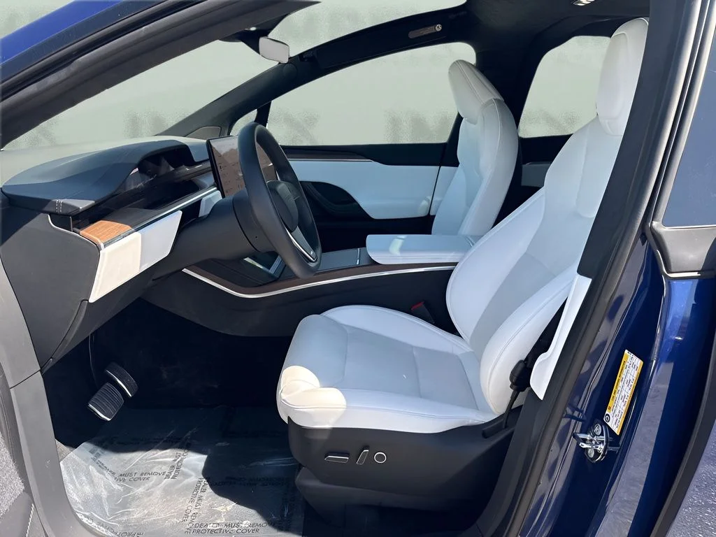 Used 2022  Tesla Base image 9
