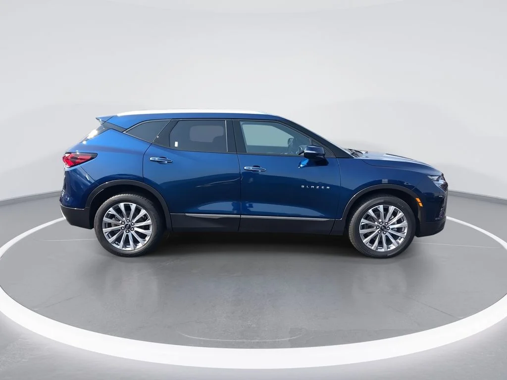 Used 2022 Blue Chevrolet Premier image 9