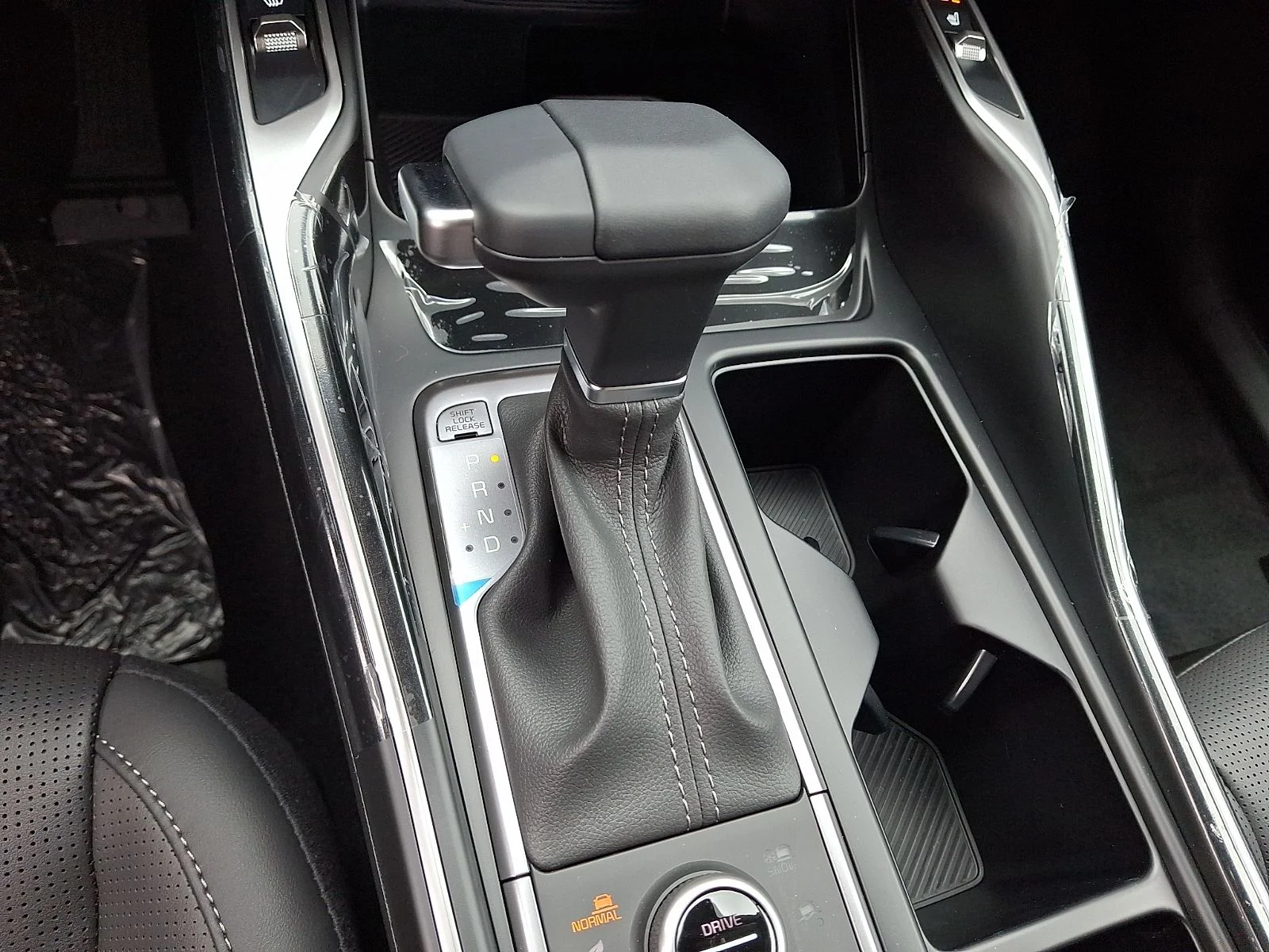 New 2026 White Kia S image 15
