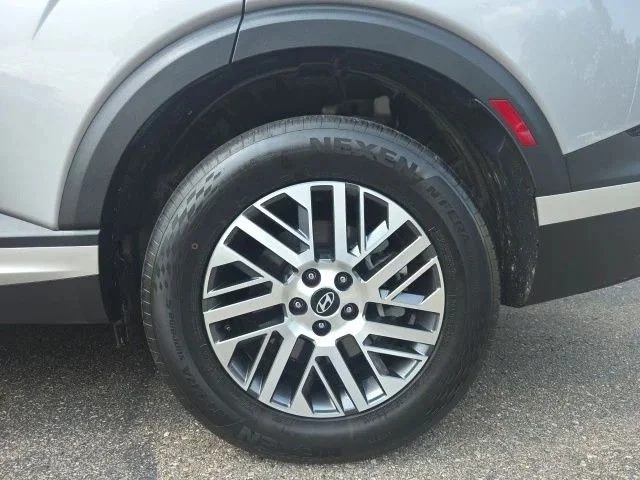 Used 2026 Silver Metallic Hyundai SEL Convenience image 4