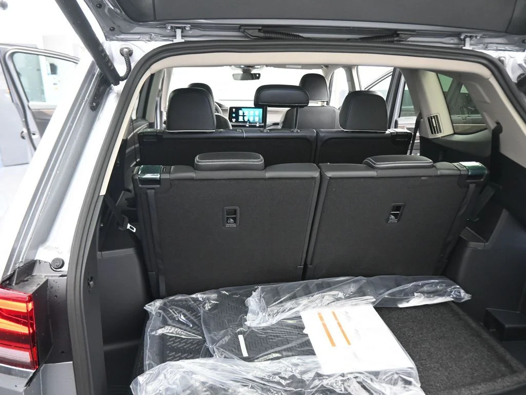 New 2026  Volkswagen 2.0T SEL Premium R-Line image 41