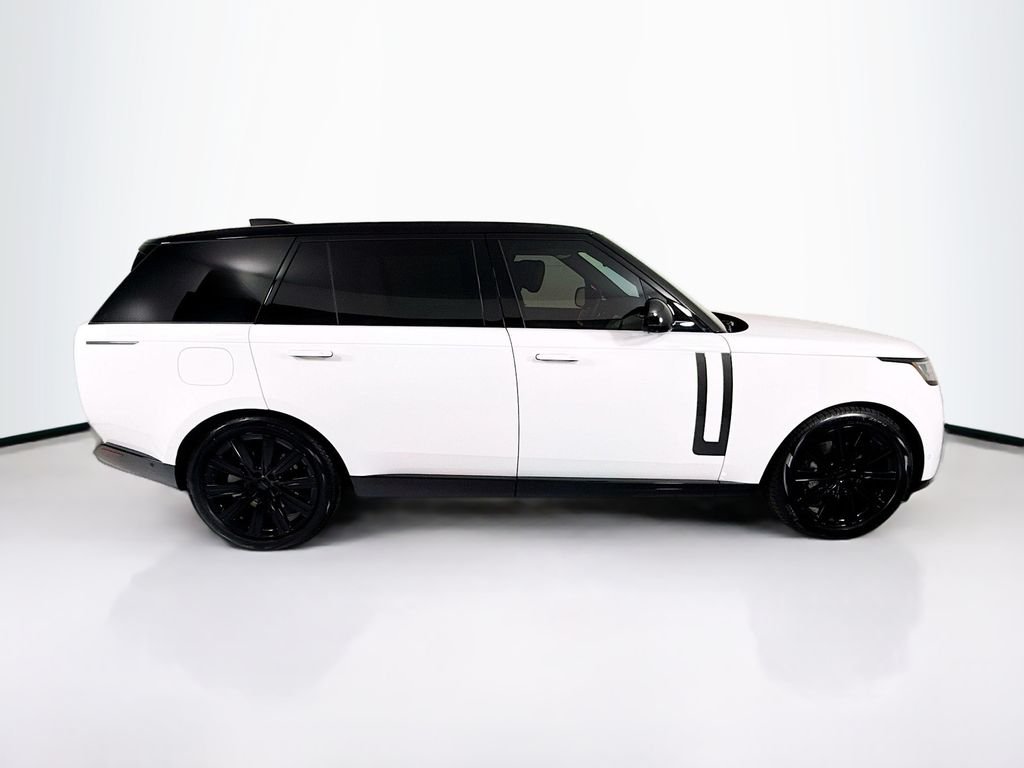New 2026 Fuji White Land Rover SE image 4