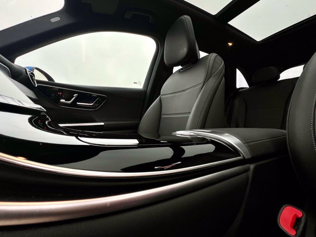 Certified Used 2026  Mercedes-Benz GLC 300 image 16