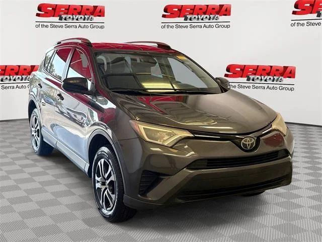 2018 Toyota RAV4 LE's photo