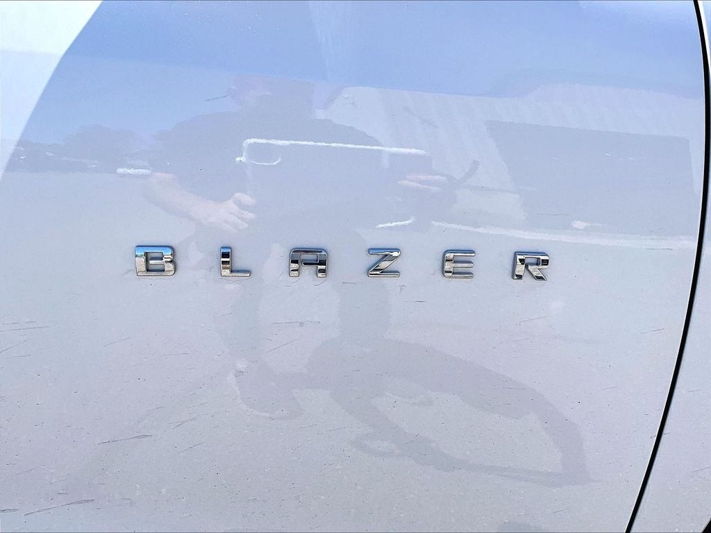 Used 2023 Iridescent Pearl Tricoat Chevrolet LT image 7