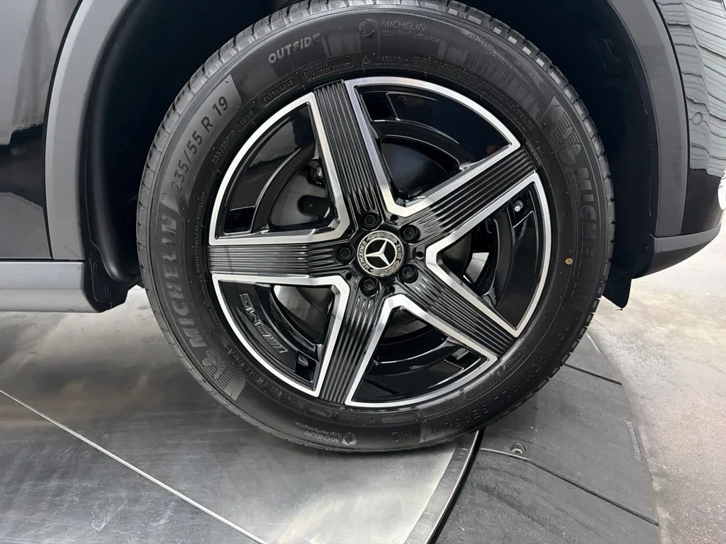 New 2027 Black Mercedes-Benz GLC 300 image 9