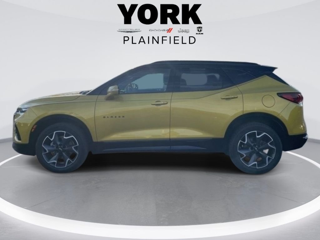 Used 2022 Yellow Chevrolet RS image 2